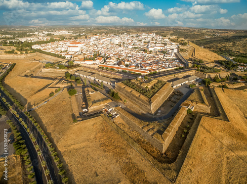 Fotografía Aerial view of Elvas fort in Portugal with a bastion, redoubt, tenailles and dit