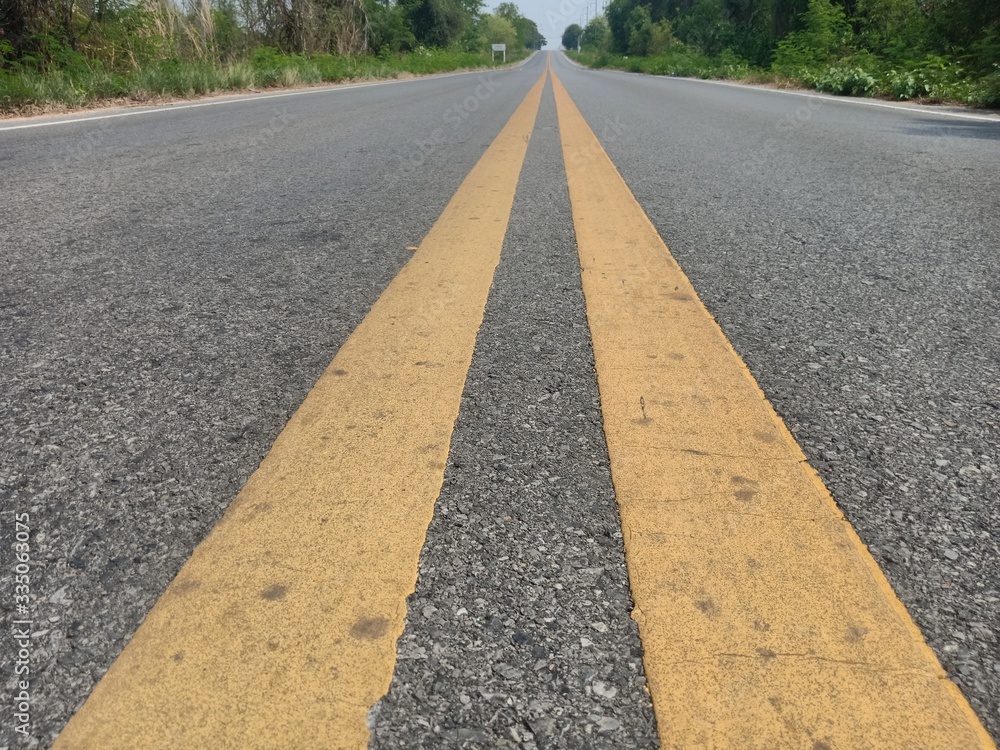 Obraz premium Asphalt roads in Thailand and yellow traffic lines
