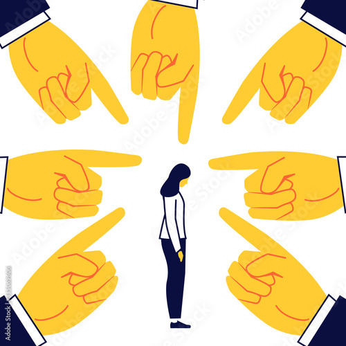 Muchos dedos acusando a una mujer.  Concepto de acoso laboral, bullying y mobbing.