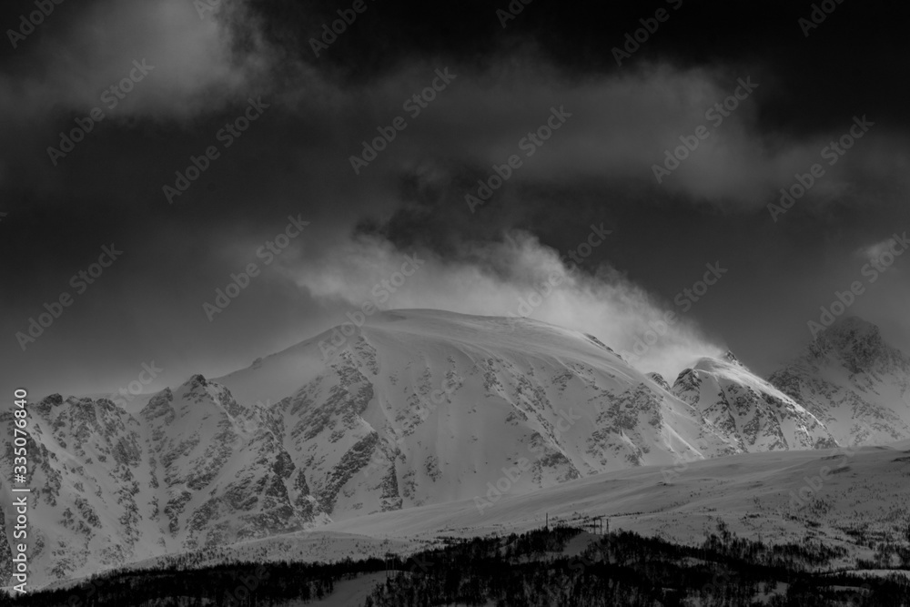 Obraz premium snow covered mountains