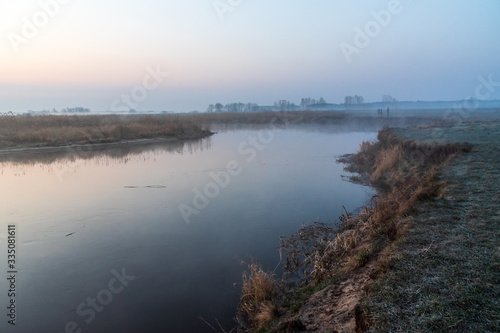 Poranek nad Narwi  . Rzeka Narew. Piekne Podlasie. Polska