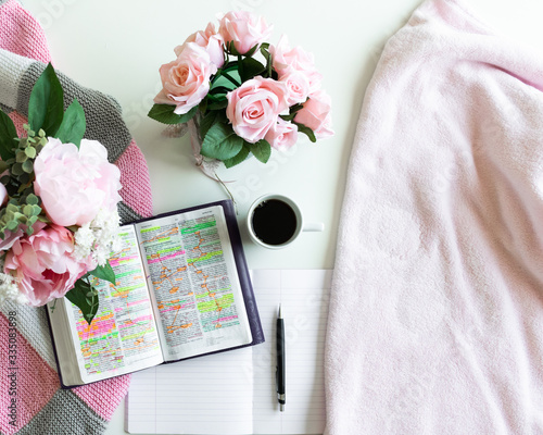 Valokuva Pink Bible flat lay: Bouquet of pink roses, open Bible with highlighted verses, black tea, white table background