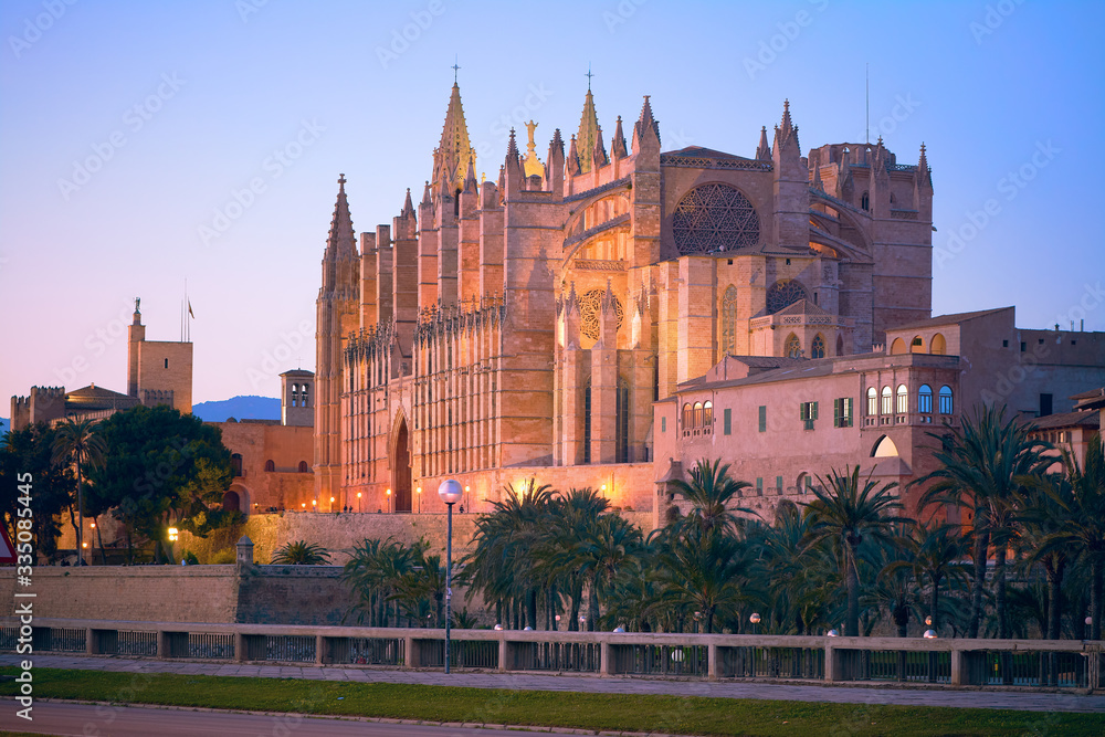 Cathedral of Palma de Mallorca at sunset, Balearic Islands, Spain.