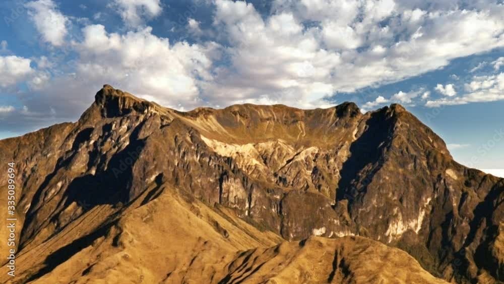 Volcán Imbabura en los andes del Ecuador Volcán Imbabura en los andes del Ecuador