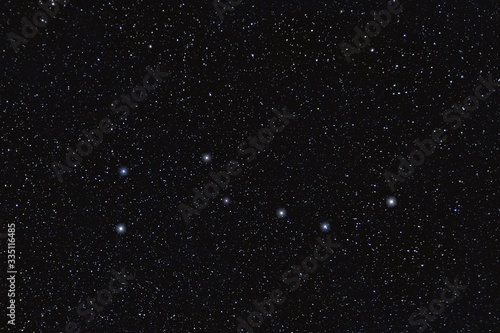 Big Dipper in the constellation of Ursa Major in the sky full of stars © Neven Krcmarek/Wirestock
