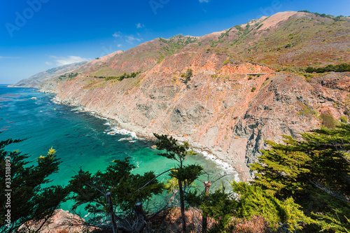 Fototapeta Naklejka Na Ścianę i Meble -  A beautiful View in  Califórnia coast - Big Sur, Condado de Monterey, Califórnia
