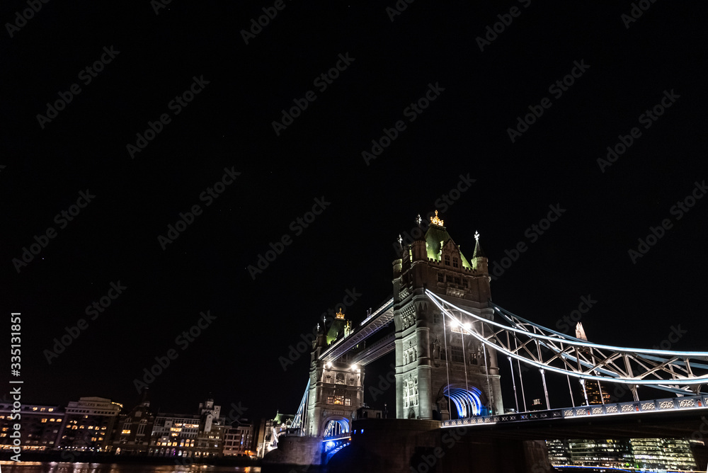 Obraz premium tower bridge at night