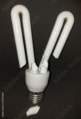 energy saving light bulbThe bulb came out of the polarity


