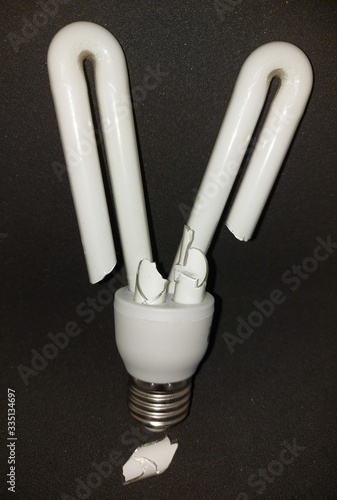 energy saving light bulb The bulb came out of the polarity


