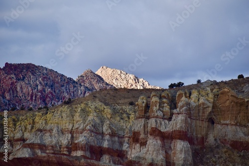 montagne éclairer dans la death valley © nicolas