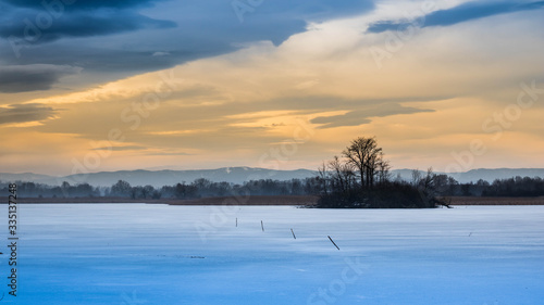 Morning over the frozen pond © Grzesiek