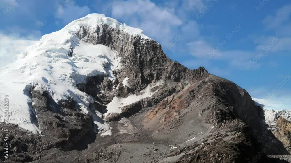 Volcán Cayambe en los andes del Ecuador Volcán Cayambe en los andes del Ecuador