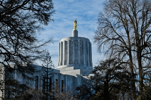 Oregon state capitol building facade view
