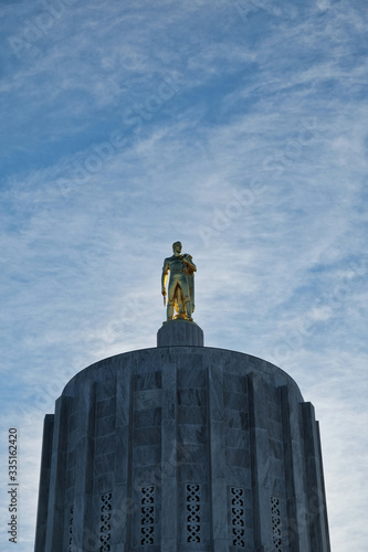Oregon state capitol building facade view