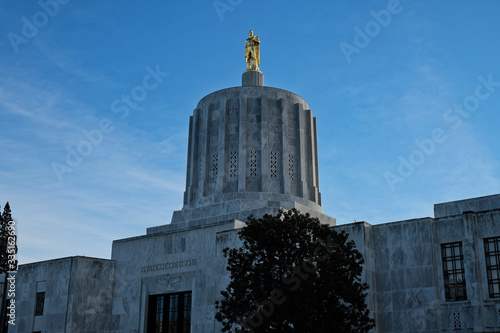 Oregon state capitol building facade view
