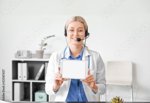 Female doctor giving a cons...