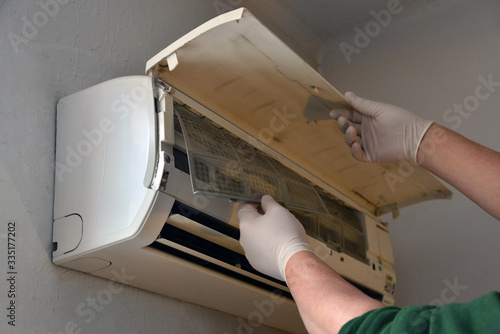 Air conditioner with remote controller