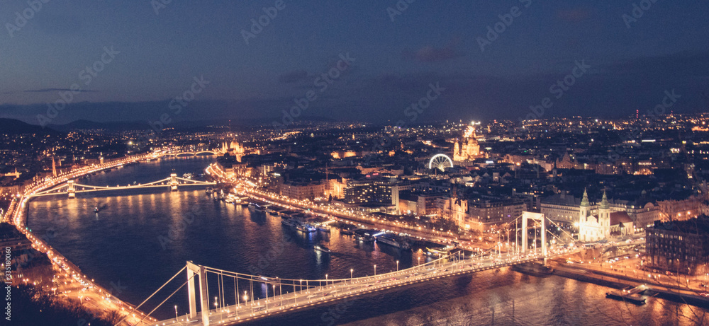 vista aerea del rio Danubio con paisaje de Budapest
