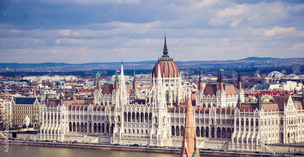Fototapeta premium vista exterior del partalmento hungaro