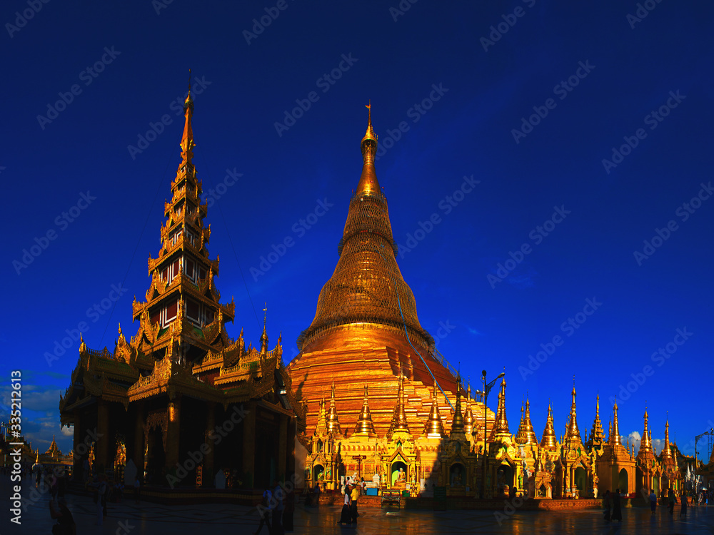 Fototapeta premium Złota Pagoda, Tajlandia