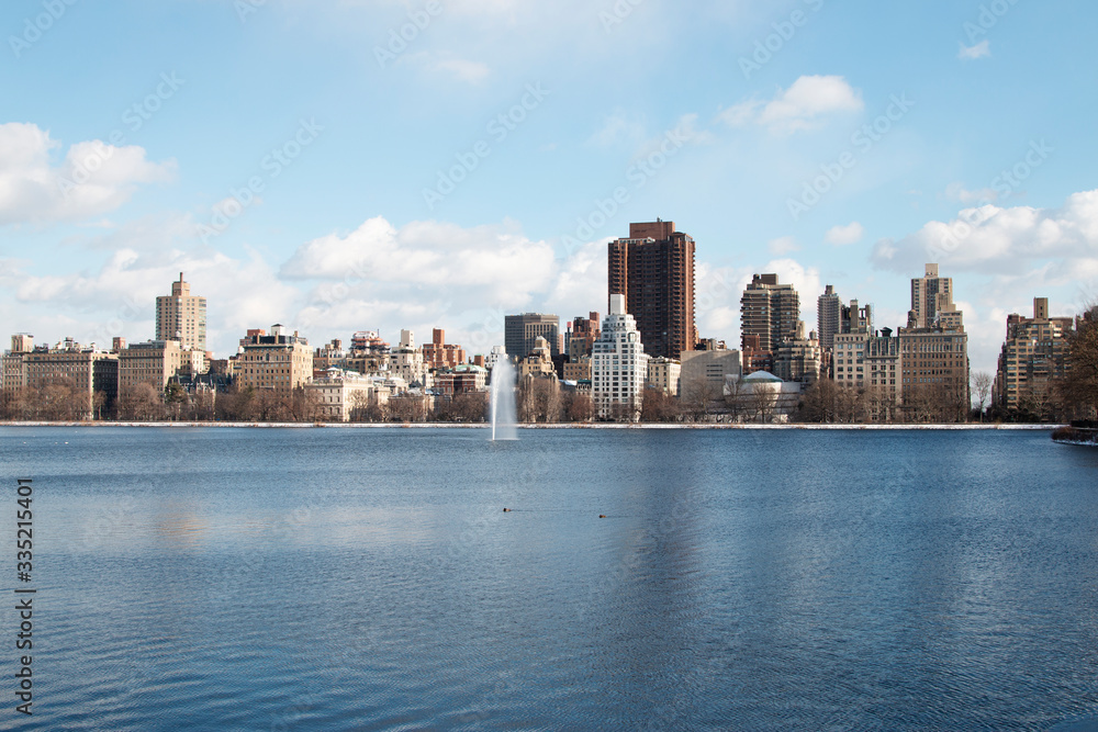 Fototapeta premium big fountain at central park new york
