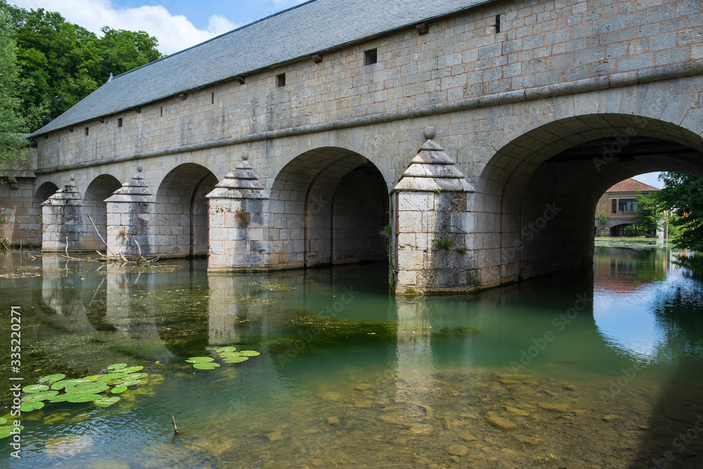 Fototapeta premium Das Pont Ecluse Saint-Amand an der Maas in Verdun/Frankreich