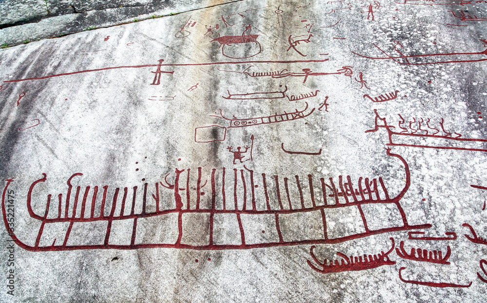 Obraz premium Historic bronze age rock carvings in tanum, Sweden