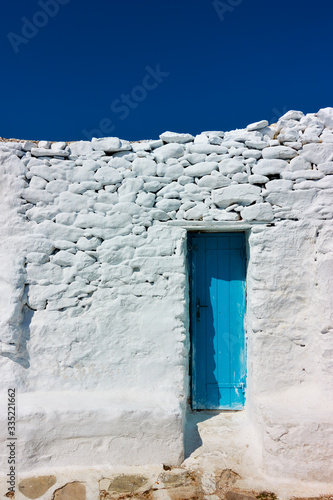 Εκτύπωση καμβά Narrow door in ancient wall