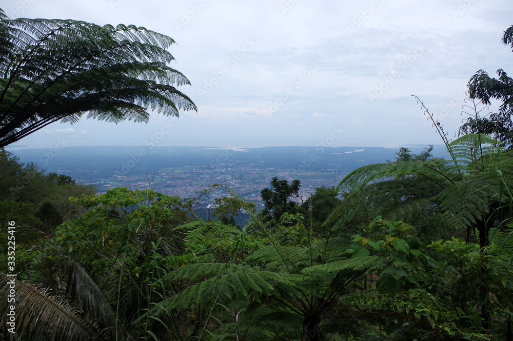 Fototapeta premium Vue sur la ville de taiping depuis Bukit Larut, Malaisie