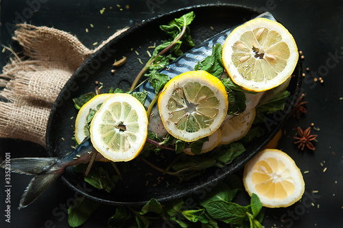 cooking fish with lemon and mint 