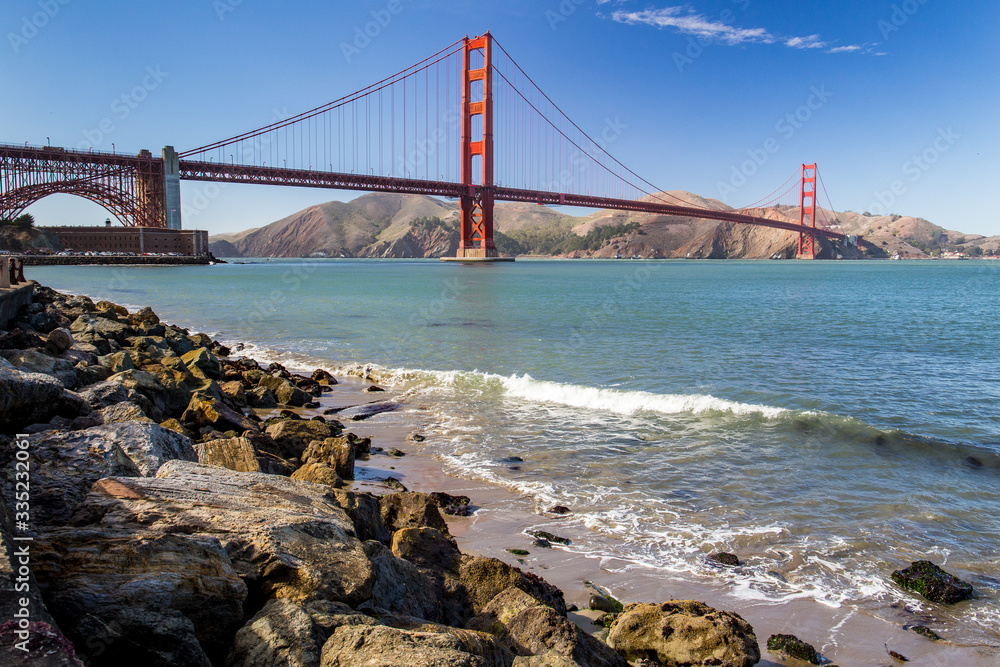 Golden Gate Brücke aus Froschperspektive