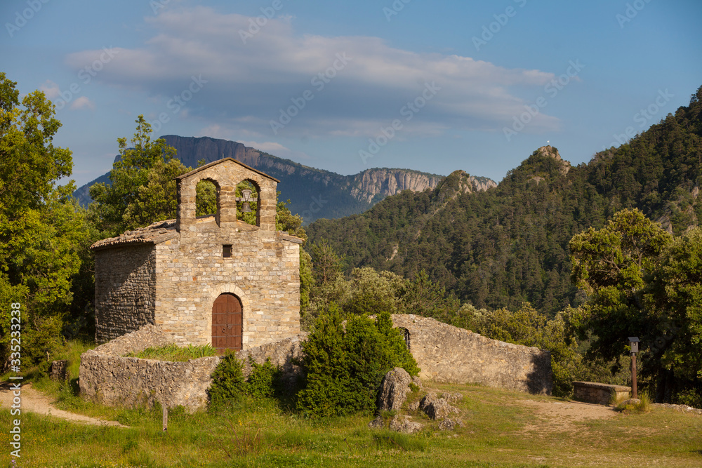Ermita románica de Sant Serni del Grau, Sant Llorenç de Morunys, Solsonès, Provincia de Barcelona, Catalunya Ermita románica de Sant Serni del Grau, Sant Llorenç de Morunys, Solsonès, Provincia de Barcelona, Catalunya