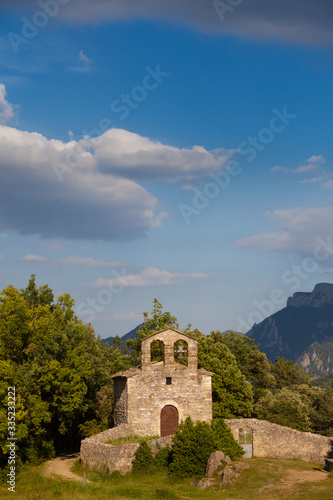 Wallpaper Mural Ermita románica de Sant Serni del Grau, Sant Llorenç de Morunys, Solsonès, Provincia de Barcelona, Catalunya Torontodigital.ca