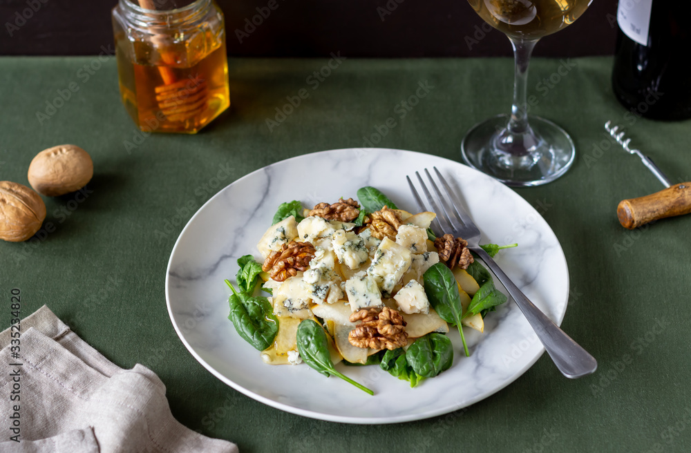 Salad with spinach, pear and blue cheese. Healthy eating. Vegan food. Diet. Recipe. Salad with spinach, pear and blue cheese. Healthy eating. Vegan food. Diet. Recipe.