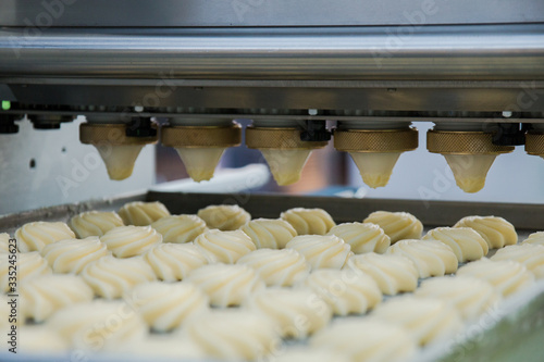 equipment blanks of dough, a machine for stacking cookies with the diaphragm, the production of biscuits