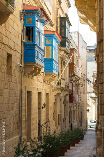 Malta/Malta 30.09.2015. Calles de La Valeta con sus Gallarijas, Balcones de colores tipicos de Malta photo