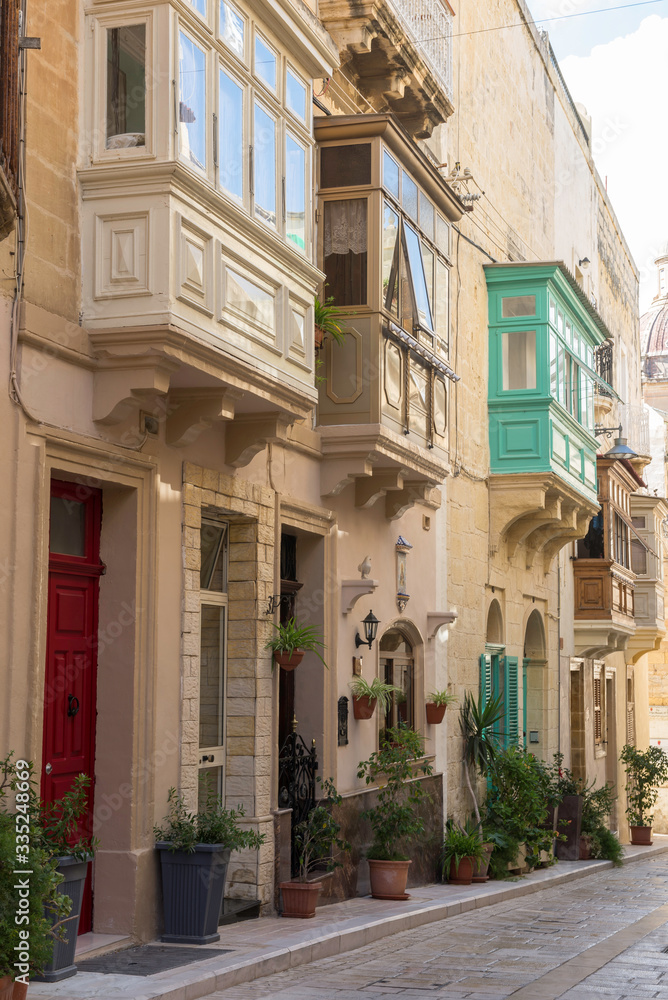 Malta/Malta 30.09.2015. Calles de La Valeta con sus Gallarijas, Balcones de colores tipicos de Malta