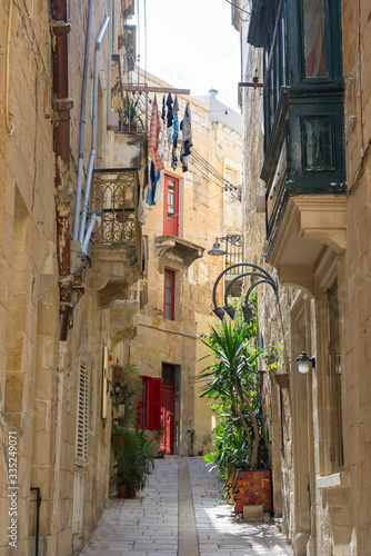 Malta/Malta 30.09.2015. Calles de La Valeta con sus Gallarijas, Balcones de colores tipicos de Malta photo
