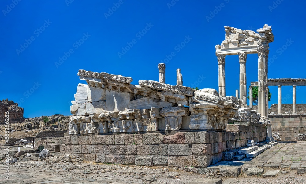 Fototapeta premium Temple of Dionysos in the Pergamon Ancient City, Turkey