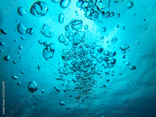 Clean air bubbles in water