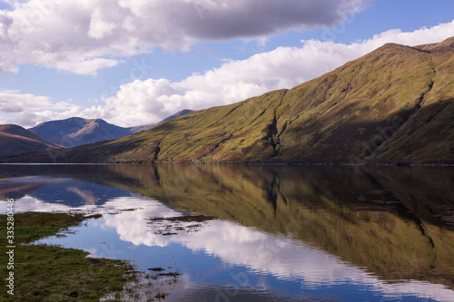 Spiegelung im See - Wandern in Irland