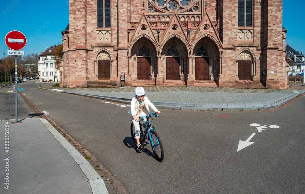 Obraz premium Girl on a bicycle in the empty city of Strasbourg