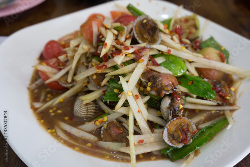 Фототапет Close up Thai spicy papaya salad with cockle
