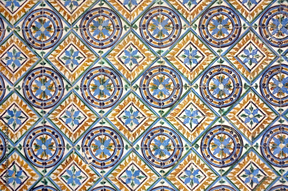 mosaico colorato spagnolo nella città di Siviglia 
