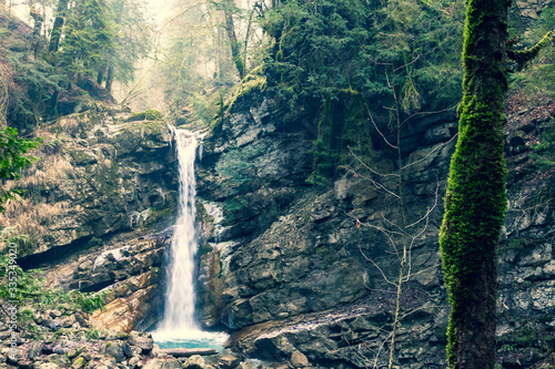 Cascade des Gorges du Chauderon, entre Les Avants et Montreux (Suisse) photo