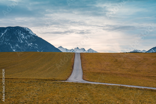 Der Weg in die Berge