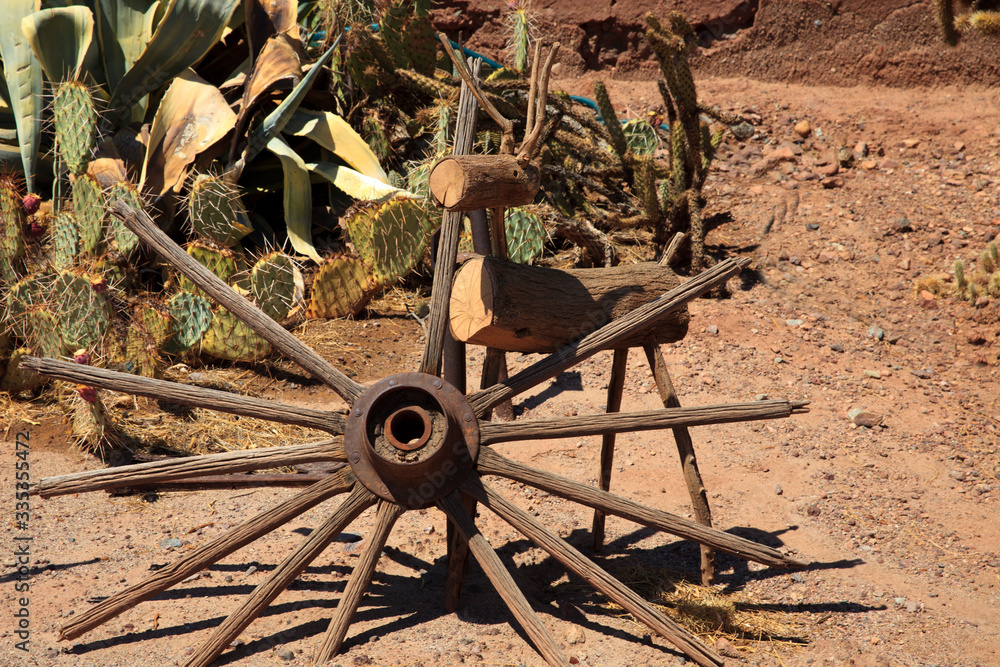 Εκτύπωση καμβά Calico, California / USA - August 23, 2015: An old wooden wheel in Calico Ghost