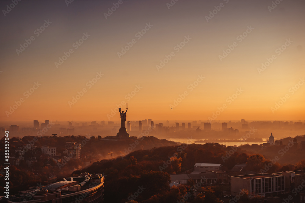 Ταπετσαρία Mother Motherland monument at sunset. In Kiev, Ukraine.