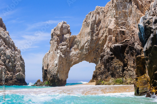 Famous rock arch in Cabo San Lucas, Baja California Sur, Mexico © lduarte
