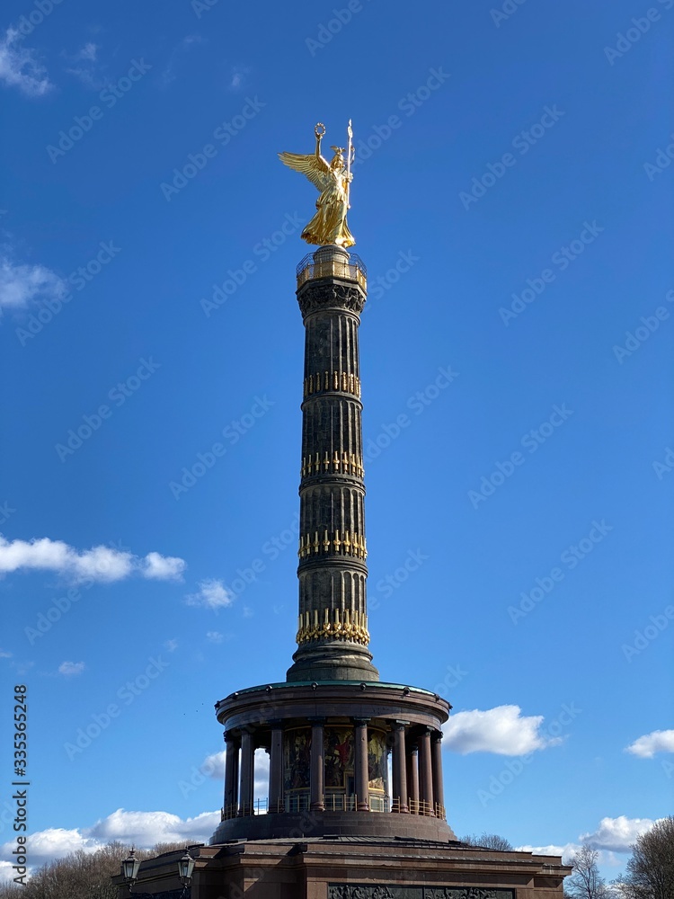 Berliner Siegessäule auf dem großen Stern im großen Tiergarten Berliner Siegessäule auf dem großen Stern im großen Tiergarten